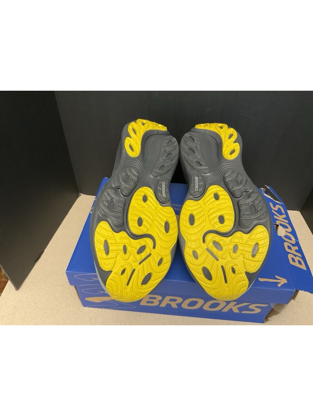 New! Mens Brooks Adrenaline GTS 25 Primer Grey/Ebony/Jasmin Shoes. Size 12.5-4E. - Picture 10 of 10